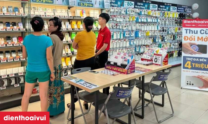 rõ ràng: Mọi chiếc điện thoại tại Điện Thoại Vui đều có nguồn gốc rõ ràng, được thu mua minh bạch củng như có đầy đủ giấy tờ xác thực. Đảm bảo chất lượng: Sản phẩm đã được kiểm tra kỹ lưỡng bởi đội ngũ kỹ thuật viên chuyên môn cao của Điện Thoại Vui, đảm bảo máy trong tình trạng tốt nhất trước khi đưa lên kệ. Giá cả cạnh tranh: Điện Thoại Vui cam kết giá bán cạnh tranh nhất trên thị trường. Mọi giá bán đều được niêm yết công khai và đã bao gồm thuế VAT, không phát sinh thêm phí cho khách hàng. Chính sách đổi trả: Với chính sách 1 đổi 1, khách hàng có thể đổi trả sản phẩm trong vòng 30 ngày đầu tiên nếu có lỗi từ nhà sản xuất. Bảo hành